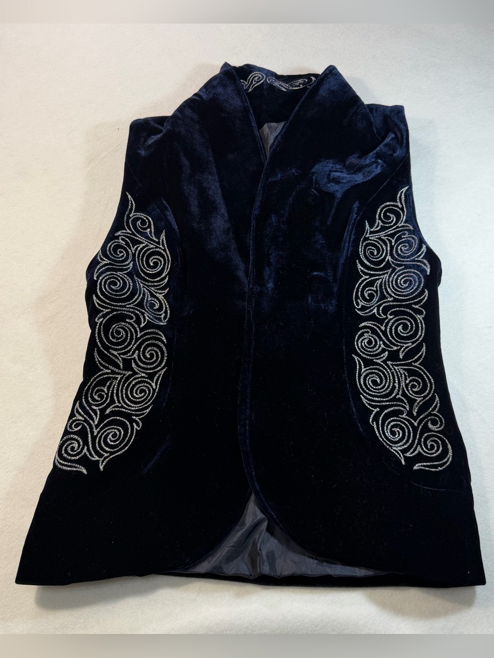 Traditional Kazakh Velvet Embroidered Folk Kamzol Vest M